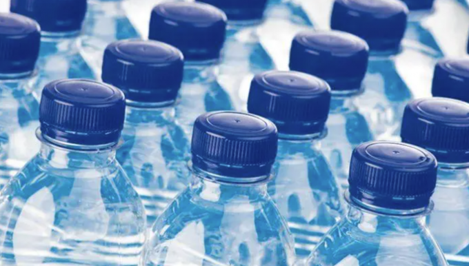 Fabrique de machines de remplissage de bouteilles d'eau pure pour animaux de compagnie 4