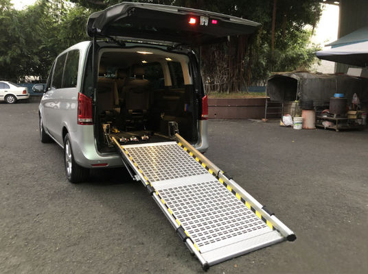 Rampe d'entrée pour fauteuil roulant haut de gamme pour MPV et camionnettes universelles    Conçue pour le confort et la sécurité